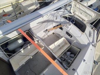 Plachetnice Jeanneau Sangria (7,6 m) - 13