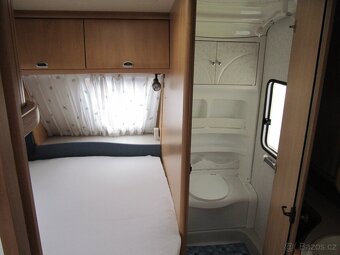 Prodám karavan Hobby 460 ufe,r.v.2004 + mover + předstan. - 13