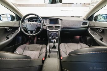 Volvo V40 cross country 2.0 D2 88kW, kamera,výhřev,navi,park - 13