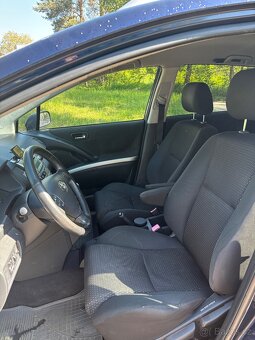 TOYOTA COROLLA VERSO 1,8 - 13