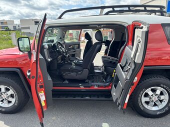 Toyota FJ Cruiser - 13