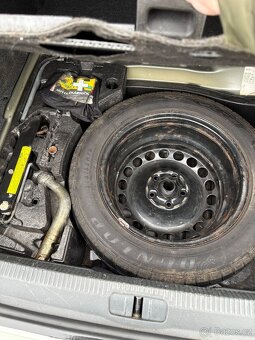 Volkswagen Passat B6 2.0 TDI sedan - 13