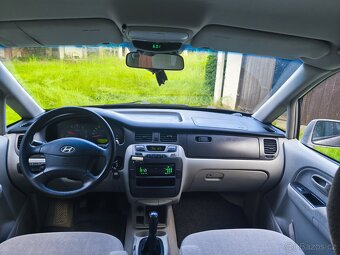 Hyundai Trajet - 13