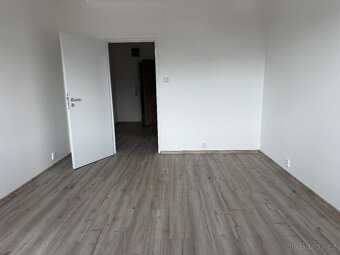 Prodej bytu 1+1 30m s balkónem 5 patro - 13