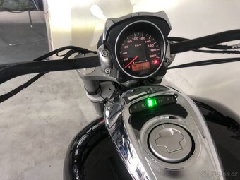 Suzuki M800 Intruder - 13