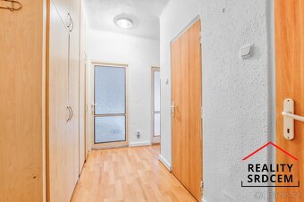Pronájem družs. bytu 2+1+ velká zasklená lodžie/55 m2 na ul. - 13