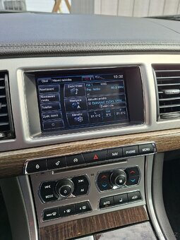 Jaguar XF 3.0 benzín 340 koní 4x4 - 13