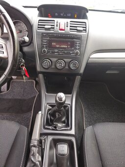 SUBARU XV 2014 1.6 84kW AWD 4x4,TEMPOMAT,VÝHŘEVY,SERVISKA - 13