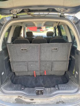 FORD Galaxy Ghia 2.0 TDCi 103kW - 13