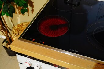 Siemens bílý sporák HE 764260, vyjížděcí dveře - 13