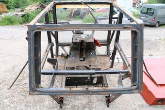 Zetor crystal 8145 kabina rám střecha dveře panel okna - 13