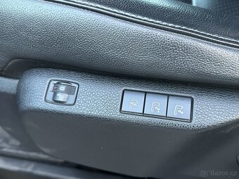 Peugeot Traveller 2022 - 13