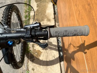Prodám Horské Enduro kolo Qayron carma MKII EN 3F 27,5" - 13
