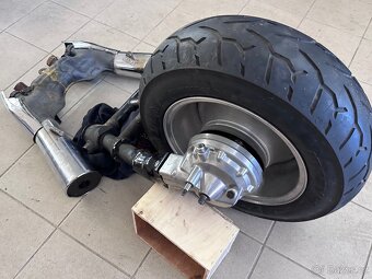 Yamaha Vmax 1200 zadní náprava Vyfuk široké kolo - 13