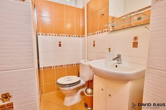 Prodej rodinného domu 5+kk  ( 219 m2) s garáží a bazénem,  B - 13