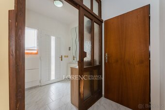 Prostorný dvougenerační rodinný dům s širokým využitím, 327  - 13