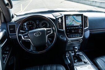 Toyota Land Cruiser 4.5 L V8 Executive Lounge - 13