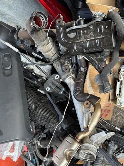 Volvo v40 díly - 13