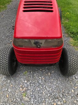 Zahradní traktor Toro s kárkou - 13