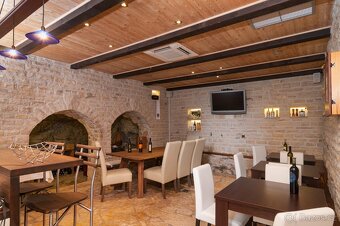 Jen 70 m od pláže – apartmánový dům na prodej, Omišská rivié - 13