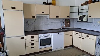 Starší kuchyň včetně spotřebičů - 13