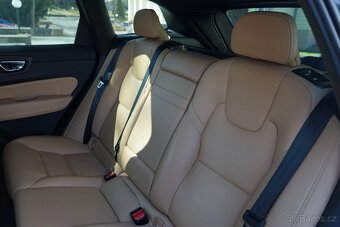 Volvo XC60, B4 AWD (145kW) Inscription Kamera Tažné - 13