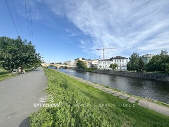 Pronájem slunného bytu 2+kk, 39 m2 přímo u břehu řeky v cent - 13