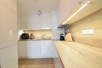 Pronájem  rodinného domu 4+KK, 160 m2 s garáží  a zahradou,  - 13