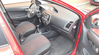 Hyundai i20, 1.2i / najeto 41 000 km 1.Majitel - 13