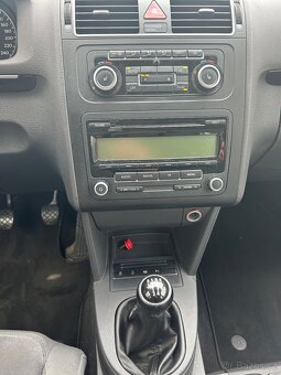 VW Touran 1.6tdi 77kw Highline 2011 5 míst  232Tkm tažné z. - 13