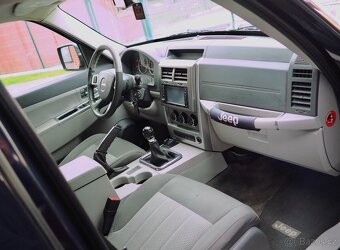 Jeep Cherokee 2.8CRD 130kW, LIMITED, M6, 4x4, MANUÁL - 13
