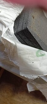 Prodám zbytky ze stavby - šedý polystyren, vatu, alu folii - 13