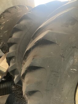 Prodám pneu včetně disku rozměr 610-665 231-26 - 13