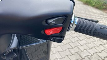 Piaggio Vespa GTS - 13