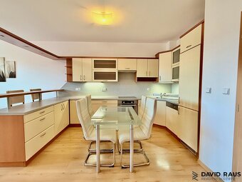 Prodej bytu 3+kk se dvěma balkony ( 116 m2 ), ul. Přízřenick - 13