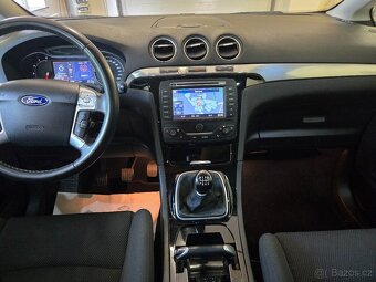 Ford S-Max 2,0TDCi 120kW Titanium 7 sedadel - 13