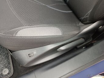 Peugeot 208, najeto 61 TKM, metal. lak, motor 1,2 benzin - 13