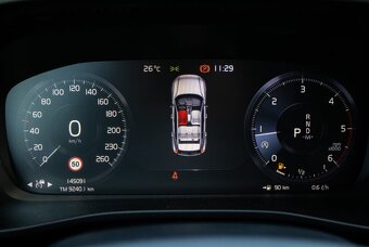 Volvo XC40 D4 Momentum (2018) - 13