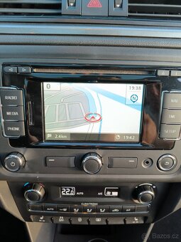 Škoda Rapid 1.2tsi navigace panorama - 13