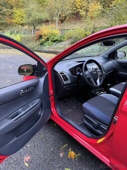 Hyundai i20 1.2i LPG výborný stav, letní a zimní kola STK - 13