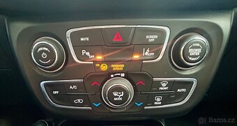 JEEP COMPASS 2.0D MJET 103KW 4x4 LIMITED-KŮŽE-Bi XENON-1Maj - 13
