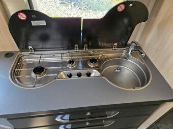 Prodám karavan hobby de luxe edition 545 KMF - 13