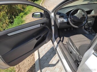 Opel Astra GTC 1,9 diesel 88 kW/110kw nová STK - 13