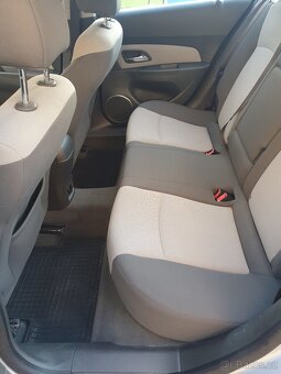 Chevrolet Cruze 1.8 benzín  r.v.2009 Naj.162 350Km - 13