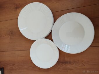 13 ks/ bílé talíře pro 1-3 osoby/ pěkný stav - 13