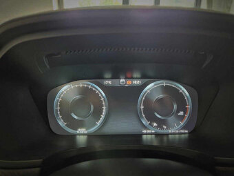 Volvo V90 2,0 CC D5 AWD Drive-E Pro POLESTAR - 13