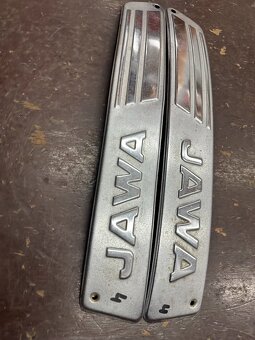 PRedám boční lišty nádrže s nápisom JAWA 350/634 - 13