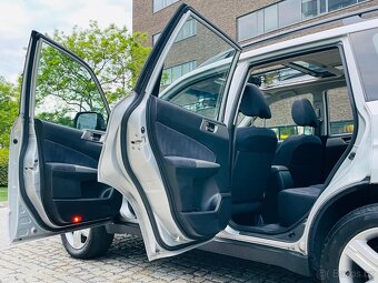 Subaru Forester 2.5i 4x4 AUT VÝHŘEV TAŽNÉ 30 JAHRE COMFORT - 13