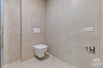 Pronájem bytu 2+kk s vyhrazeným parkovacím stáním, 57 m², Uh - 13