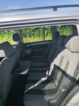 Volkswagen Touran 7 míst - 13